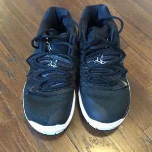 Nike Kyrie 5 Boys’ Shoes